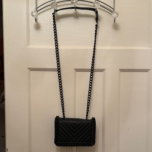 Black Quilted Chain Shoulder Bag - Picture 4 of 5